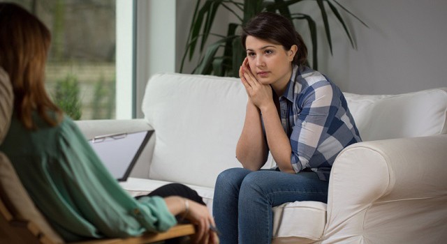 girl talking with therapist 